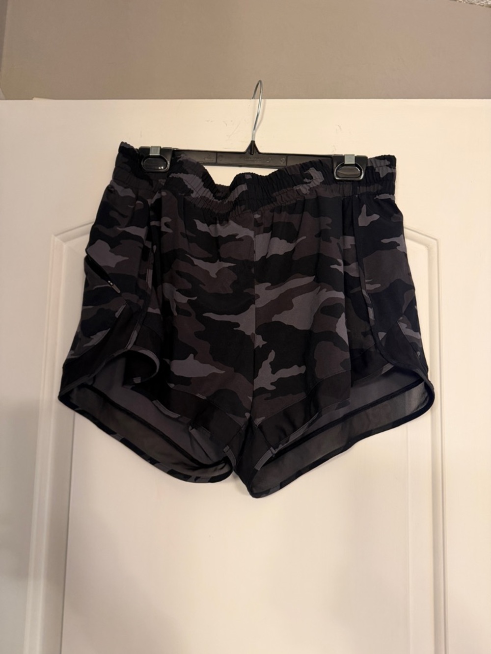 Athleta mesh racer run shorts